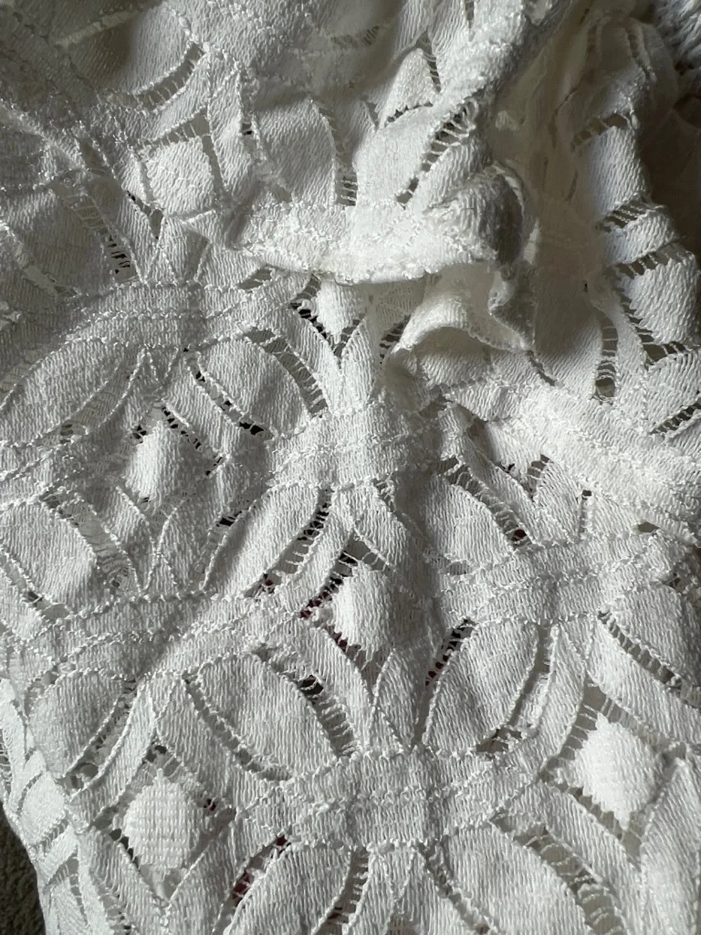 H&M White One-Shoulder Eyelet Ruffle Tank - Picture 3 of 5